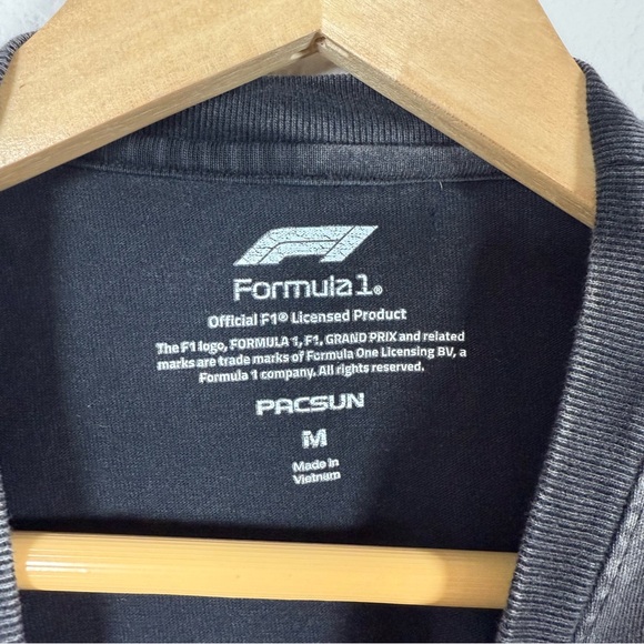 Formula 1 x PacSun Women’s Helmet Sport Cropped Tee in Charcoal Size M - Picture 7 of 12